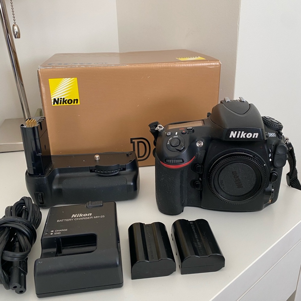 Nikon Black DSLR Camera Kit D800